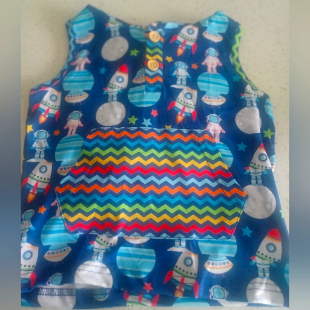 Pete +Lucy boys hooded spaceship shirt.